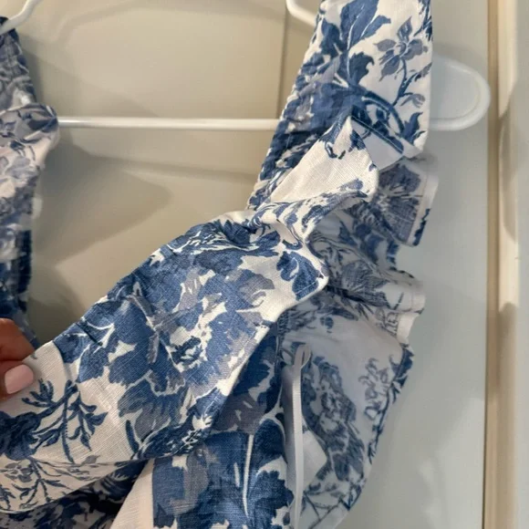 Reformation Blue and White Floral Top Size 8 NWT - Picture 3 of 6